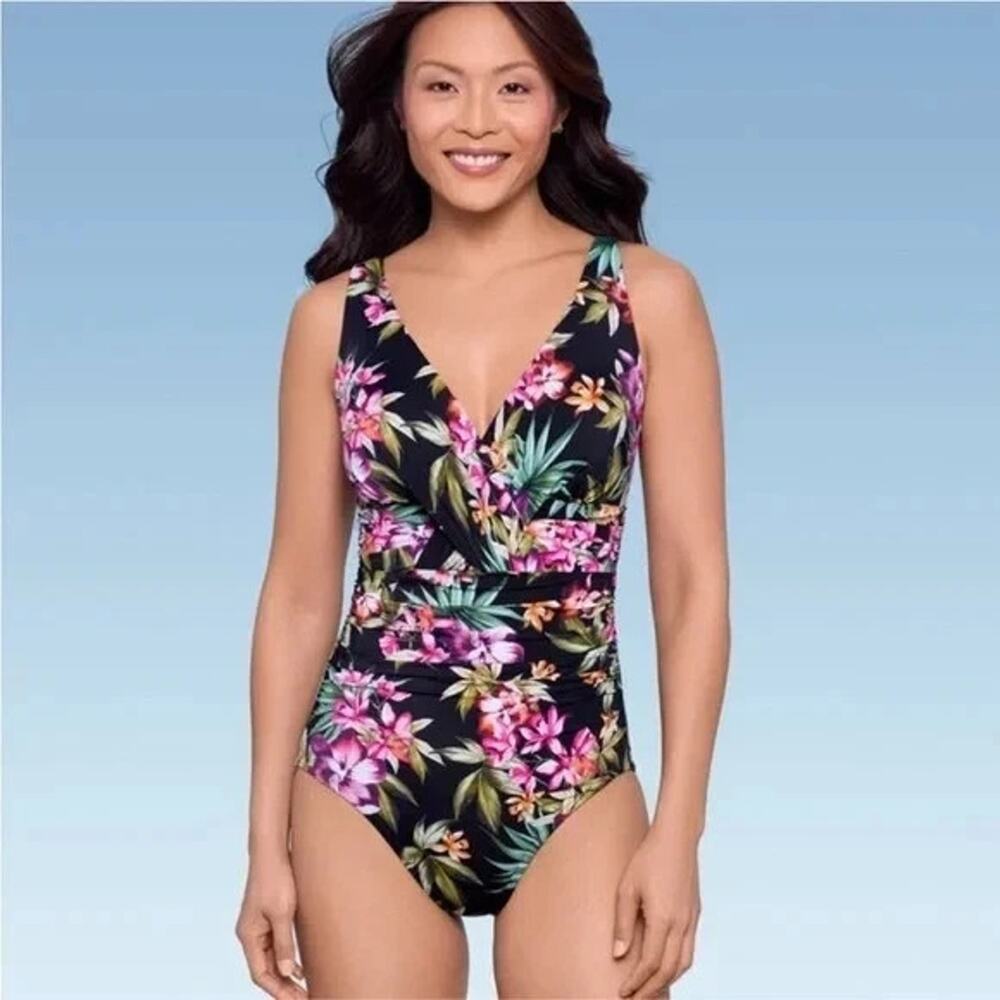 Shape & Style Women's UPF 50 V-Neck Ruched One Piece Swimsuit Size 8